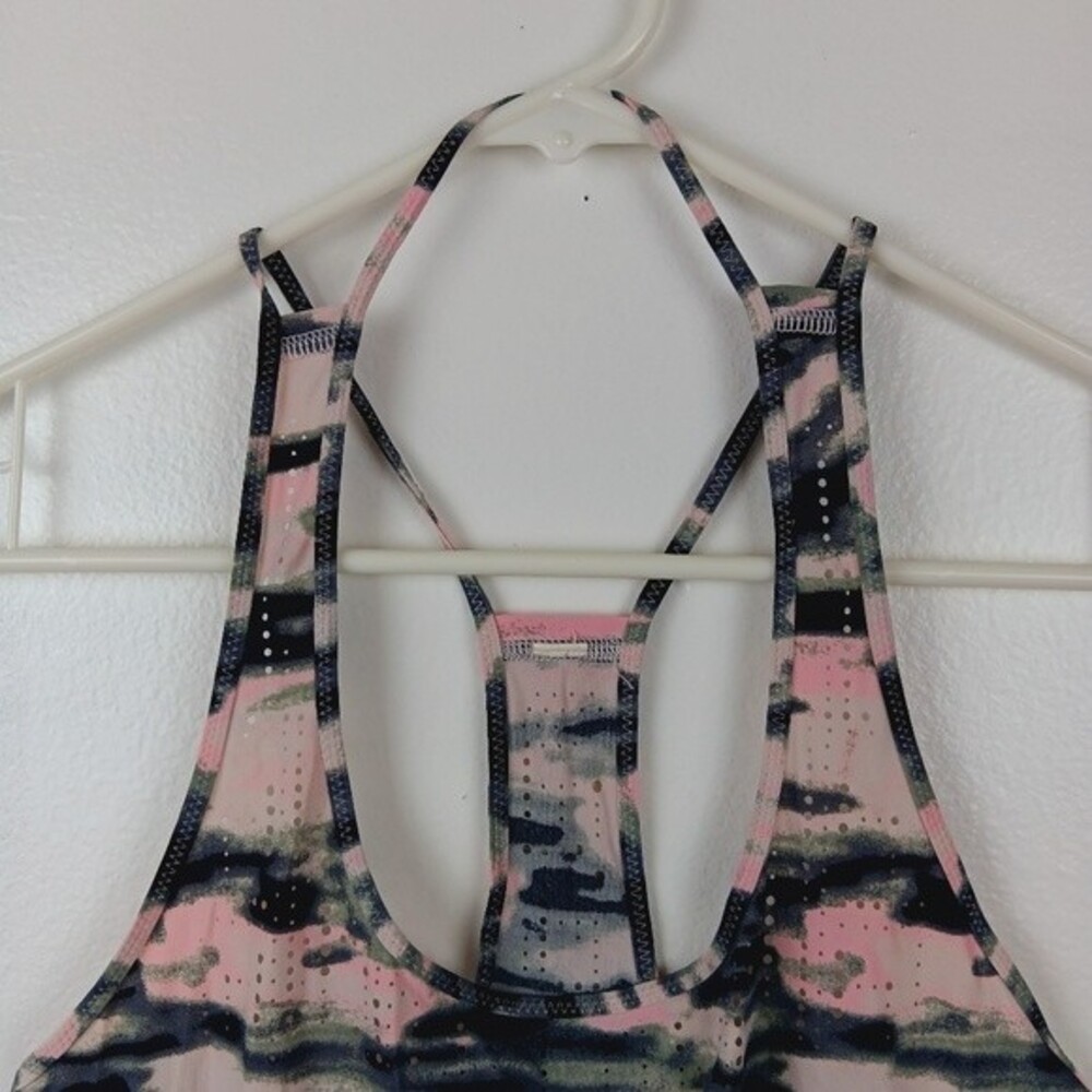 Lululemon Water Bound‎ Singlet - Picture 6 of 11